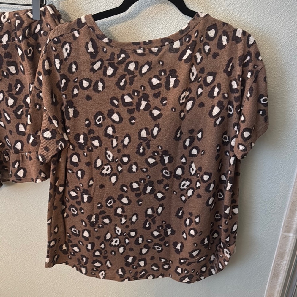 Leopard Print Lounge Set - Picture 4 of 7